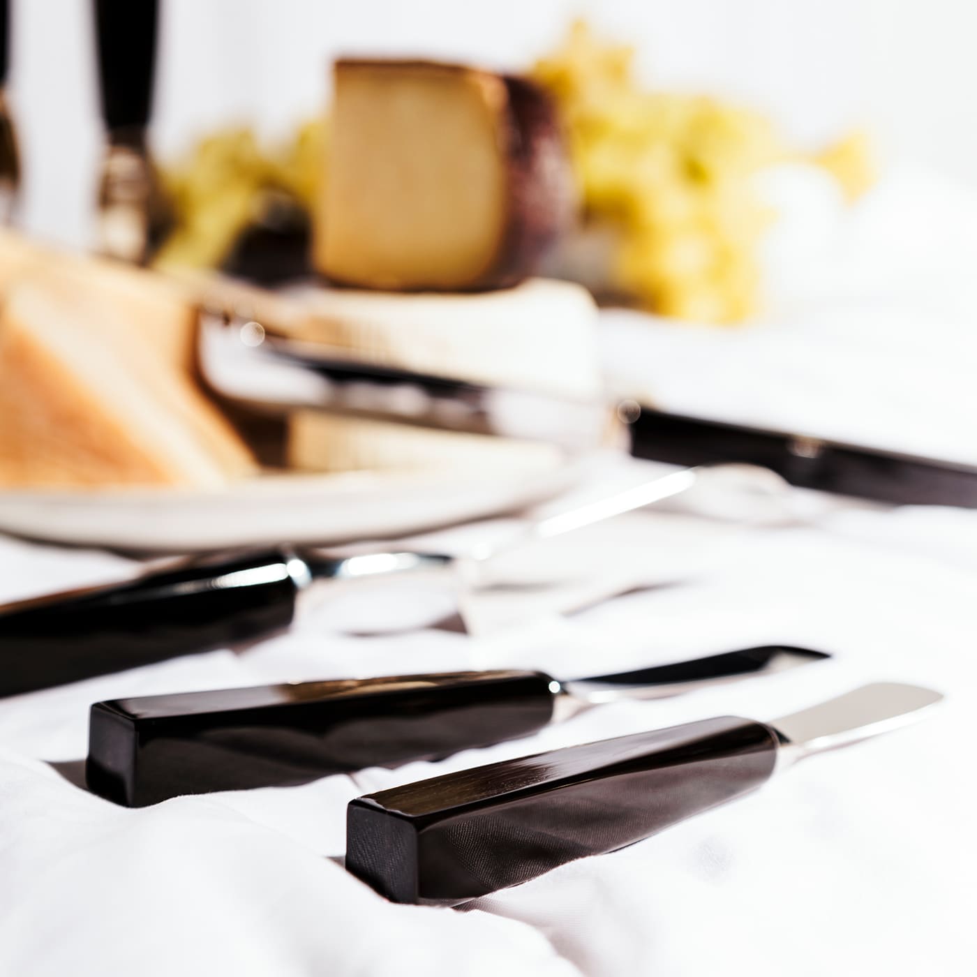 Set of 6 Cheese Flatware with Horn Handles - Alternative view 5