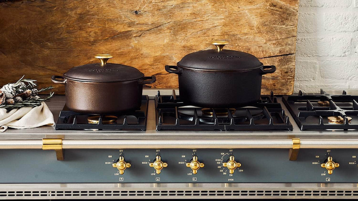 https://cdn.shopify.com/s/files/1/0596/0938/3086/products/smithey-ironware-smithey-3-5-qt-dutch-oven-cast-iron-cookware-22813880877229_1200x.jpg?v=1658158706
