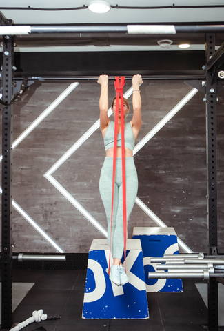 woman doing pull ups with pull up band