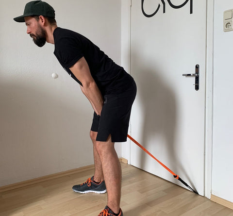 man doing pull throughs with resistance band