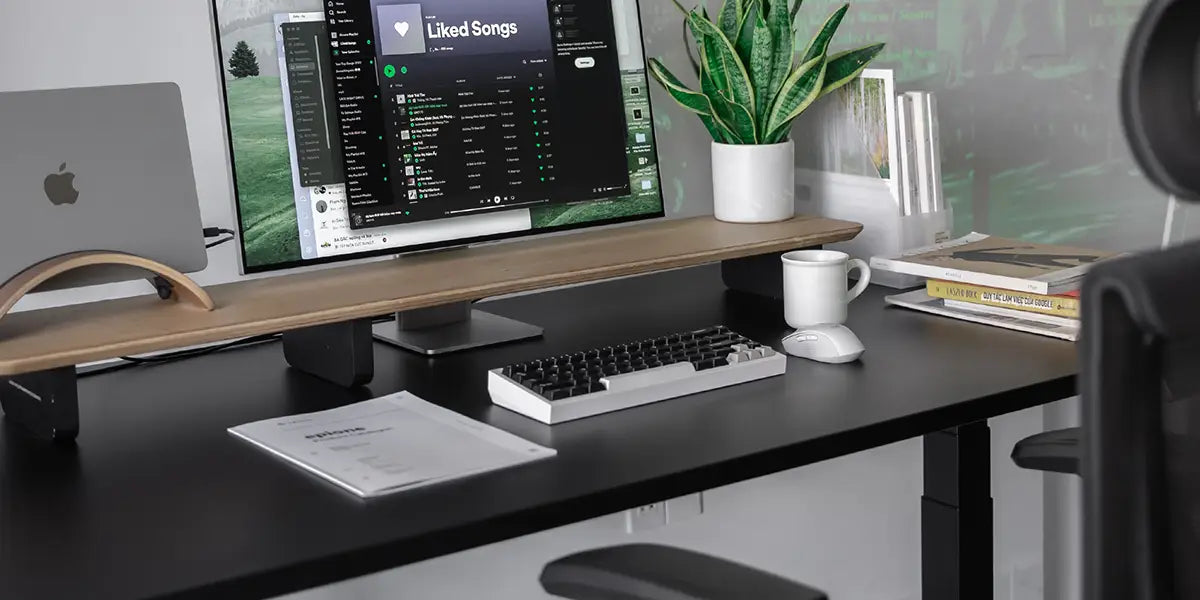 Cây xanh giúp cân bằng các tông màu trong góc setup