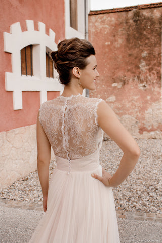 Robe de mariée sur-mesure boutonnée dans le dos Christelle Vasseur Bordeaux