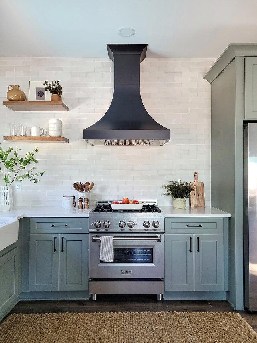 Jessica Davis' ZLINE range and range hood in a short-term rental property