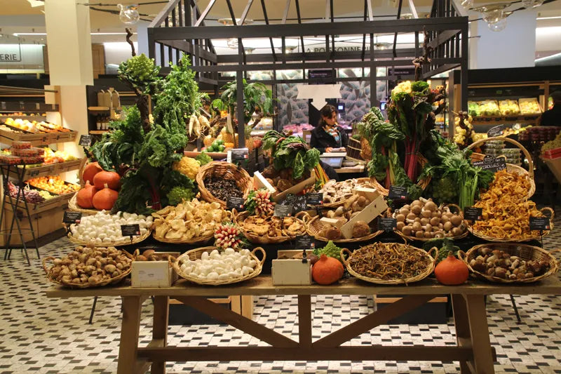 A_greengrocer_in_Paris