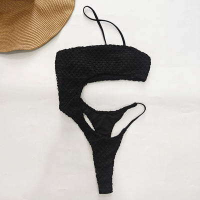 Einteiliger Bikini mit rautenförmigem, großem Netz