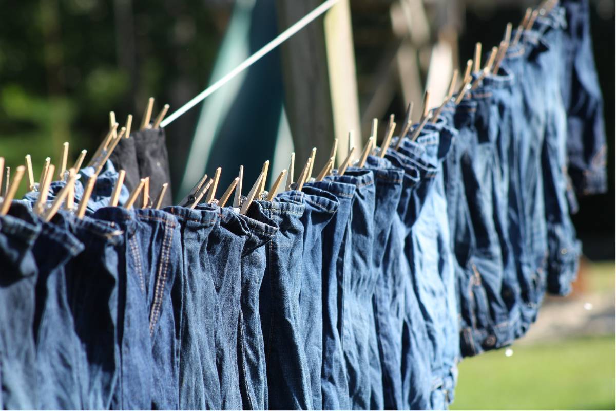 jeans air drying