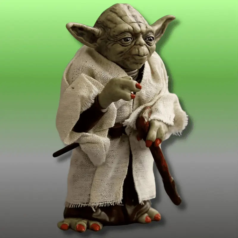 Action Figure Mestre Yoda Star Wars,  Mestre Yoda Jedi,  PVC de Altíssima Qualidade,  Acessórios Mestre Yoda,  Exclusivo Geek Massivo,  Sabedoria Jedi,  Figura Colecionável Star Wars,  Manto de Tecido de Pano,  Força Star Wars,  Coleção Star Wars,