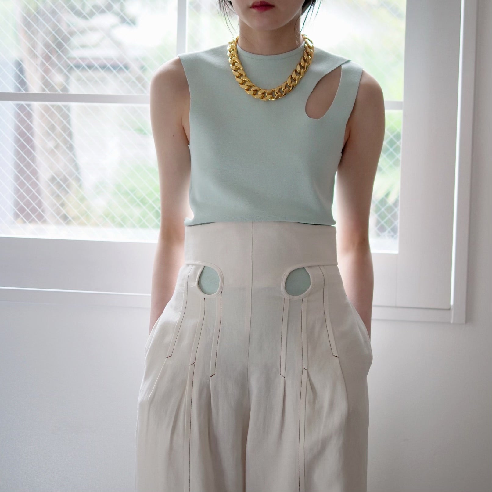 Mame Kurogouchi Hole Knitted Top (PALE GREEN) – dim at noon