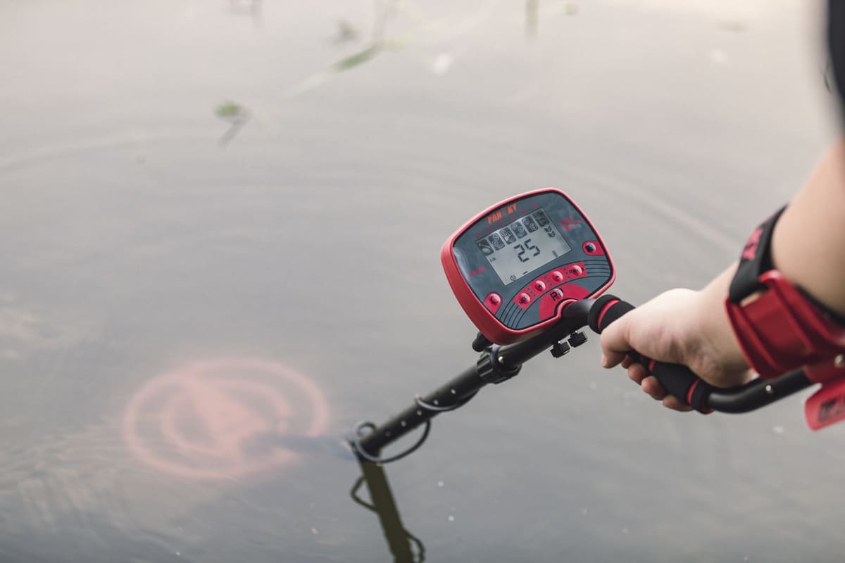 Best Waterproof Metal Detector