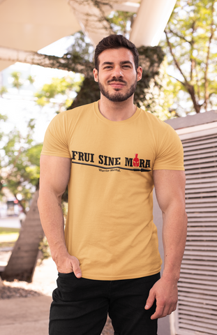 Muscular young man wearing a yellow Frui Sine Mora t-shirt, the design of which represents a black spear with Frui Sine Mora written above it in capital and Roman letters. A red Greek helmet replaces the letter O in the word Mora