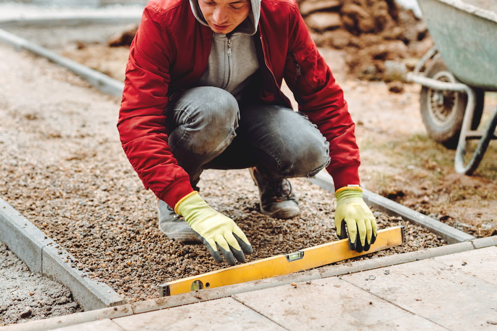 can you snow plow a gravel driveway