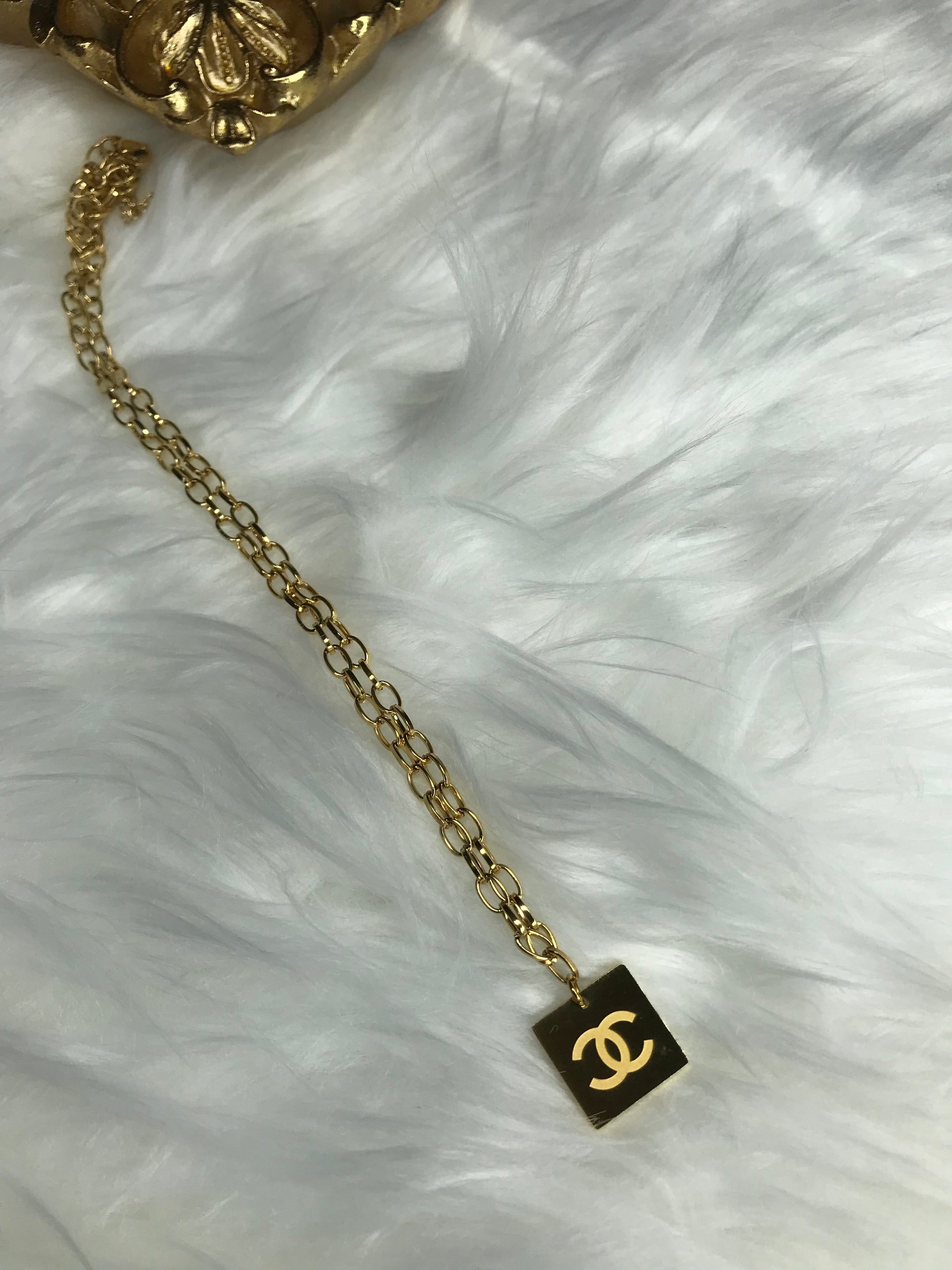 [Japan Used Necklace] Louis Vuitton Necklace Collier Baby Ease Lv Circle  Charm