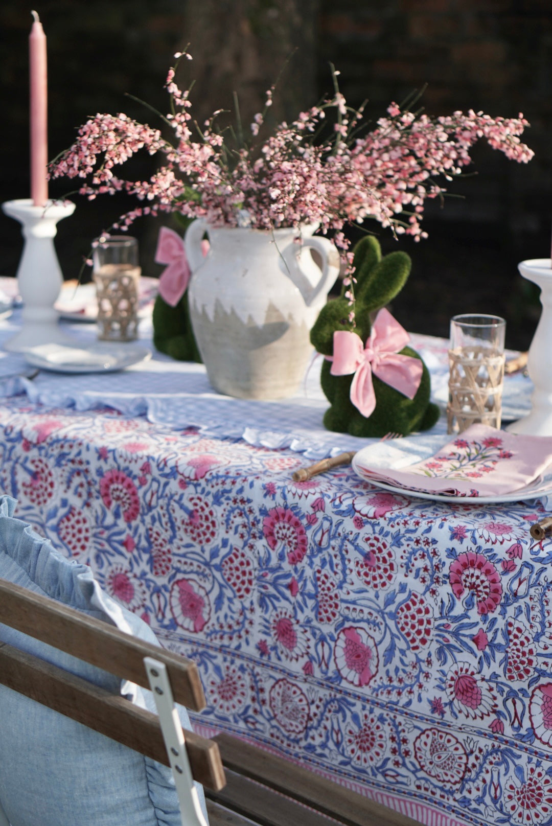 What Is The Best Fabric for Sewing Tablecloths?