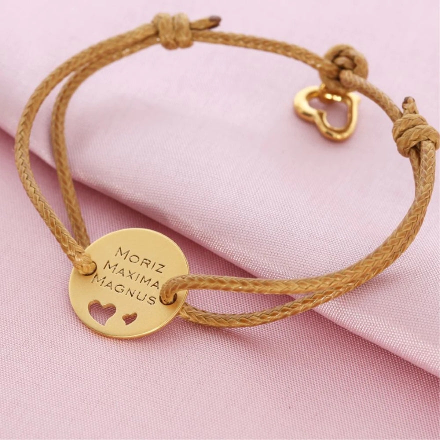 Goldenes Armband mit Namengravur für Babys