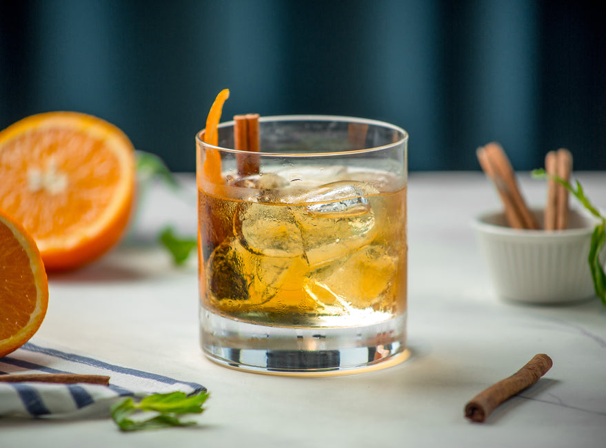 Ein Glas Orangen-Whiskey