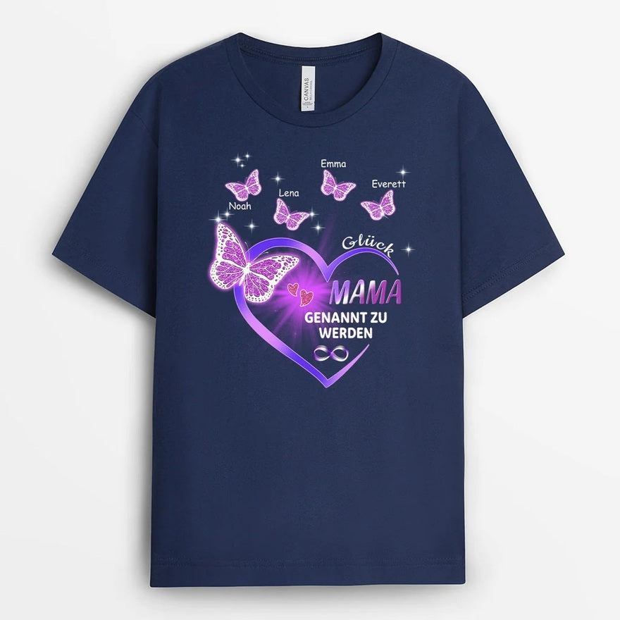 Personalisiertes T-Shirts mit Schmetterling und lila Herz für Mama Oma