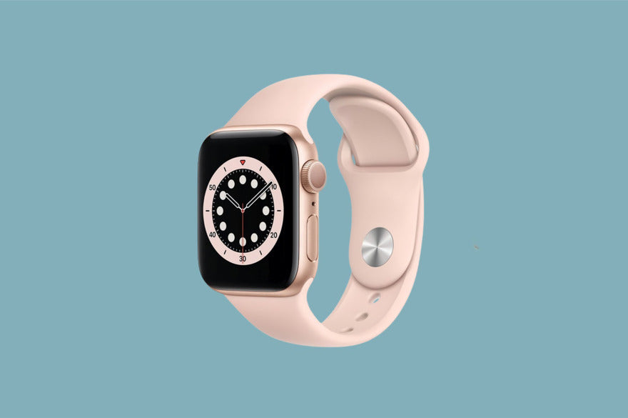 Rosa Smartwatch auf blauem Hintergrund