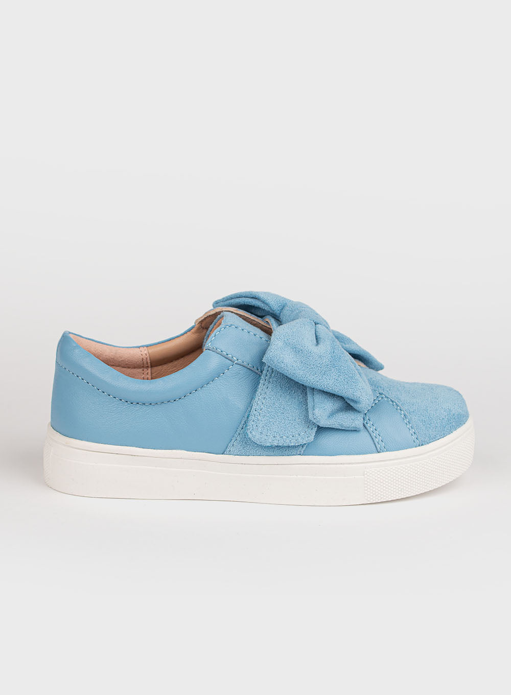 nær ved bundt Praktisk Hampton Classics Chloe Sneakers in Blue | Trotters – Trotters Childrenswear  USA