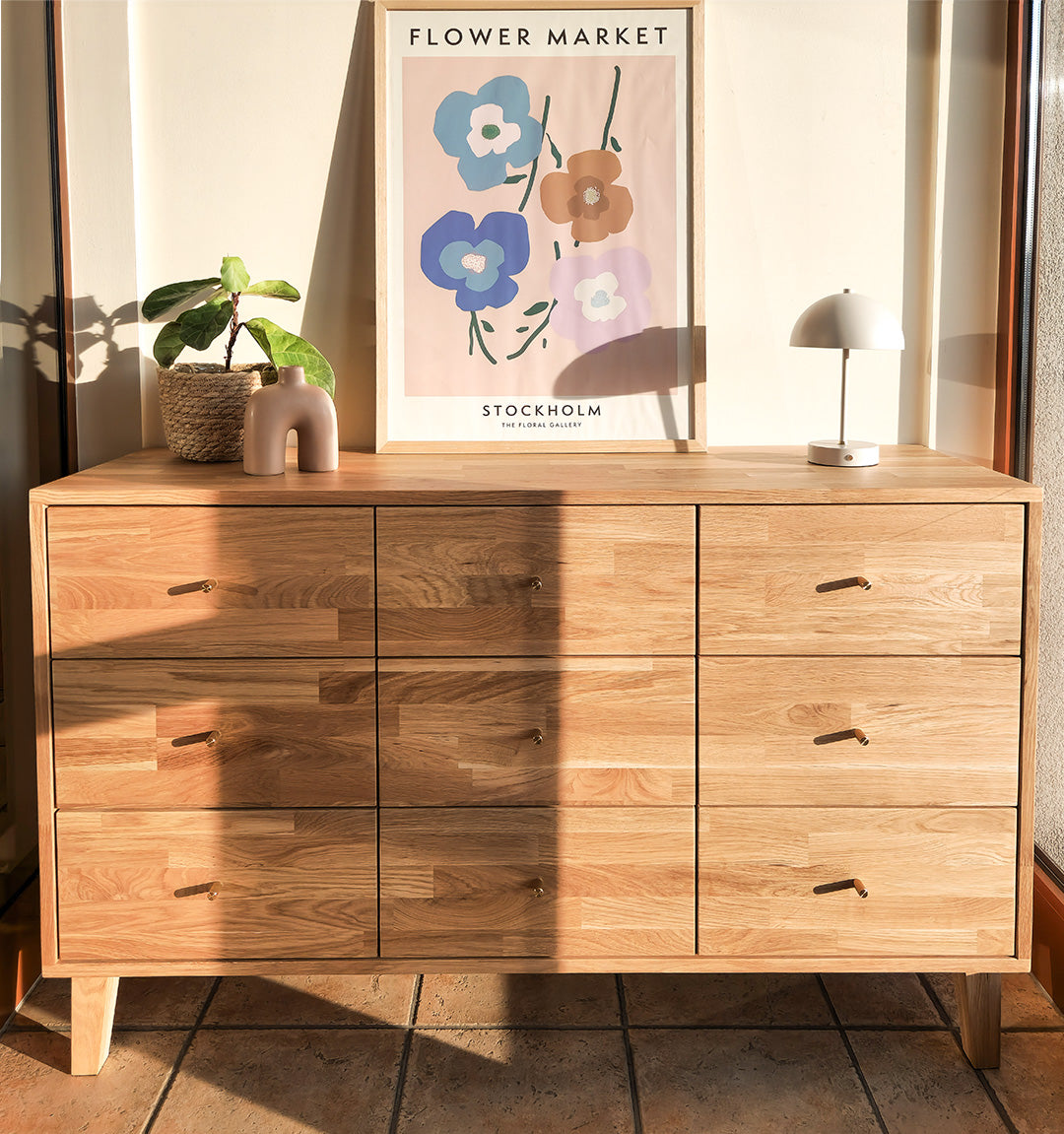 Arrangement of a chest of drawers in the living room