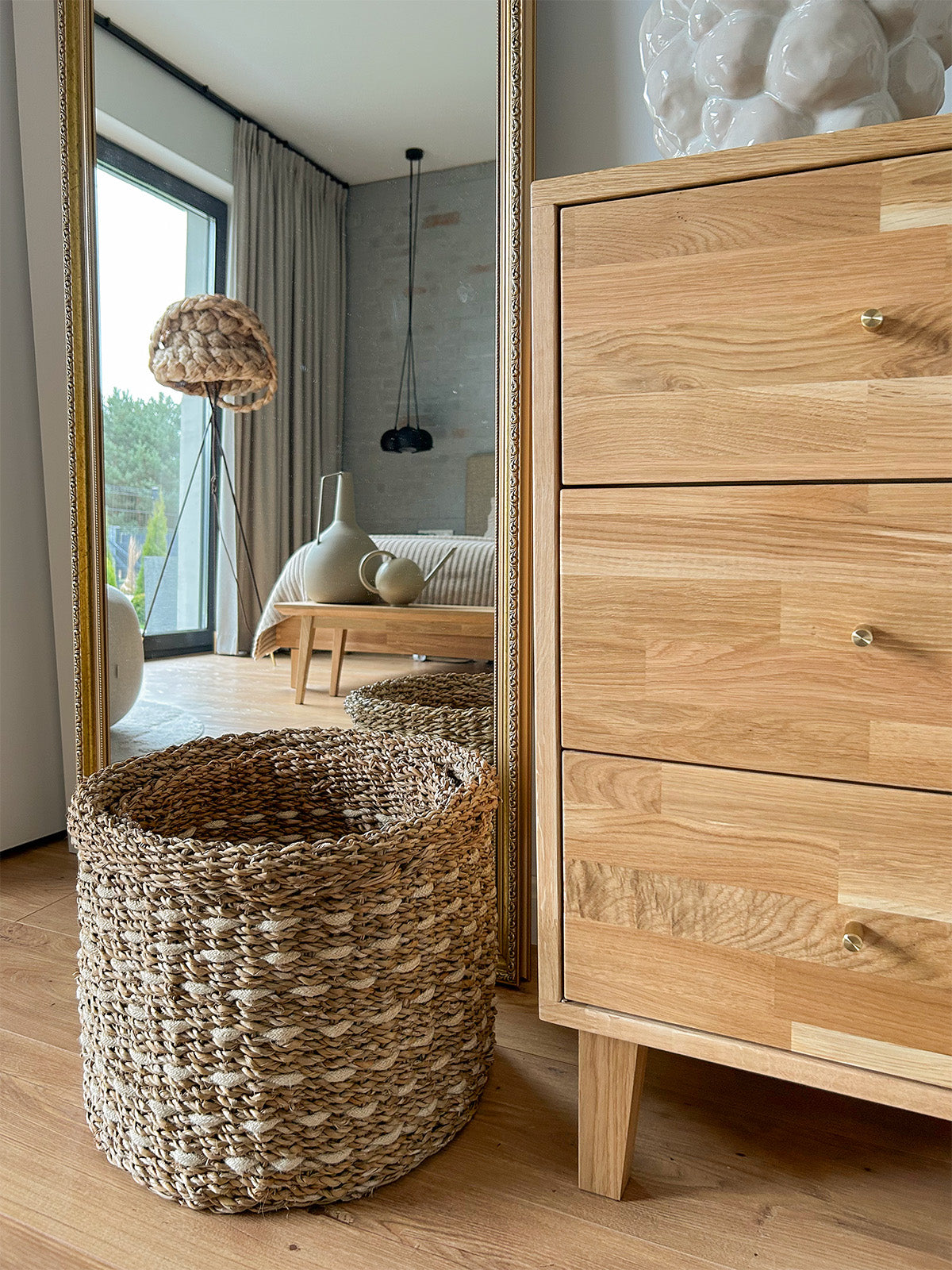 Concrete and wood in the bedroom