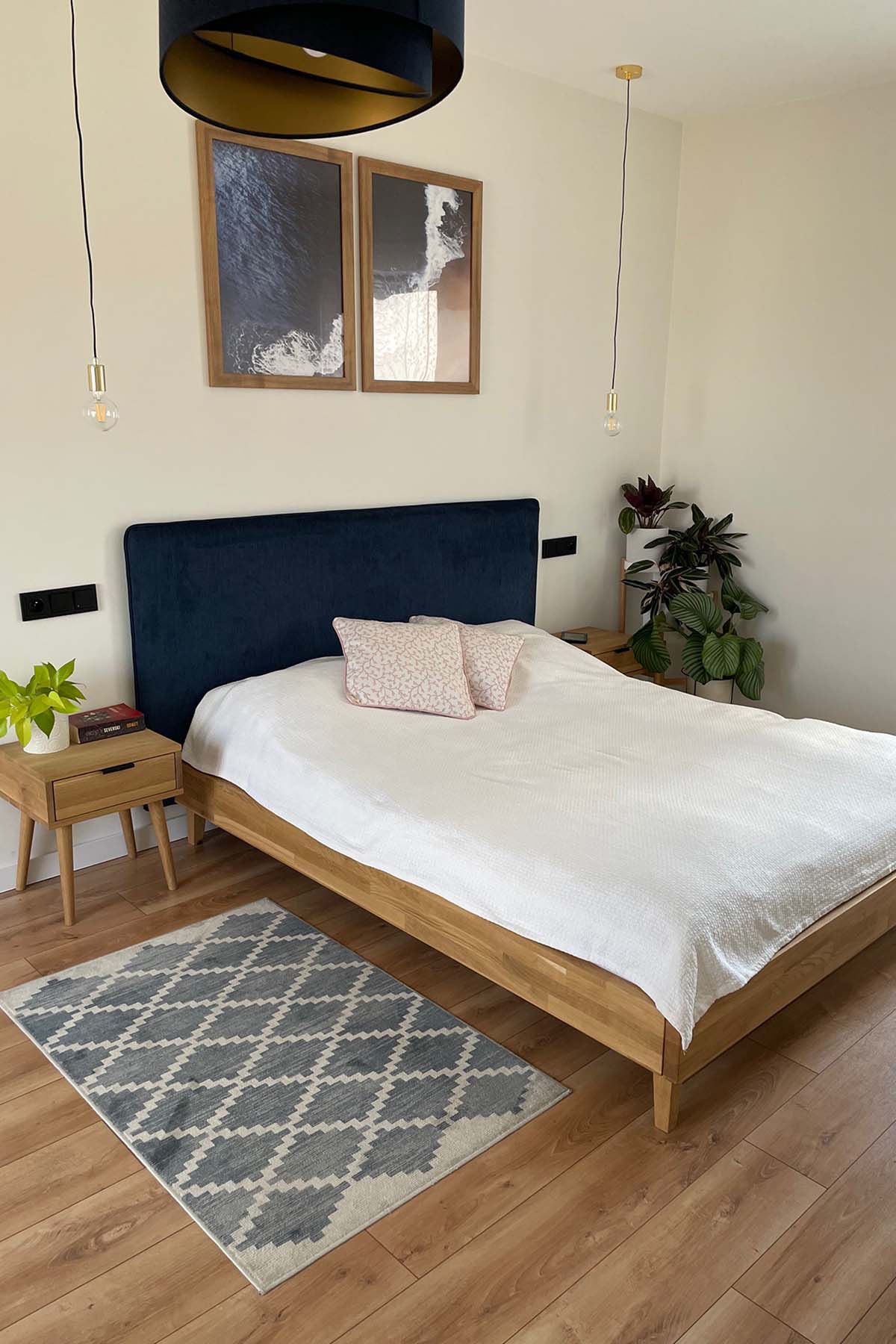 Navy blue bedroom - what furniture will suit