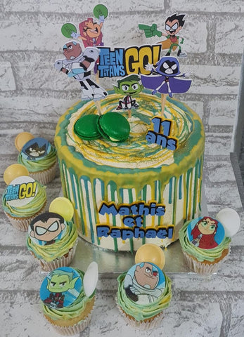 Layer cake teen titans go! sur commande avec minis cupcakes - Délicecupcakes Réunion