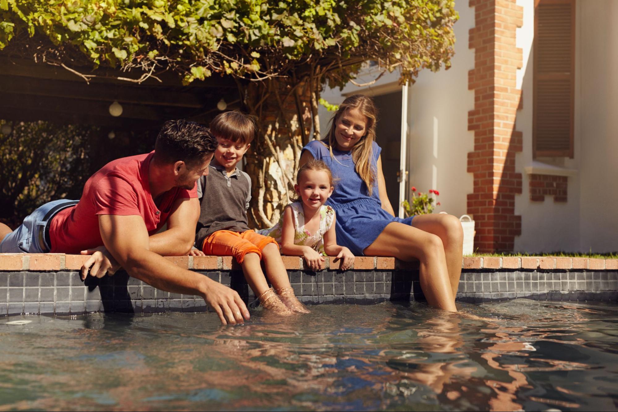 día de piscina niños