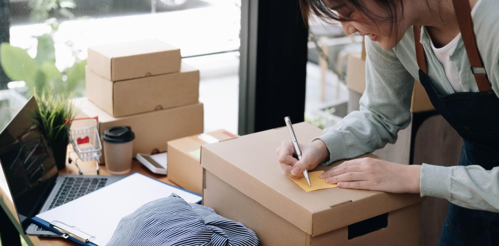 Cómo almacenar o guardar tu ropa al vacío con truco casero y fácil