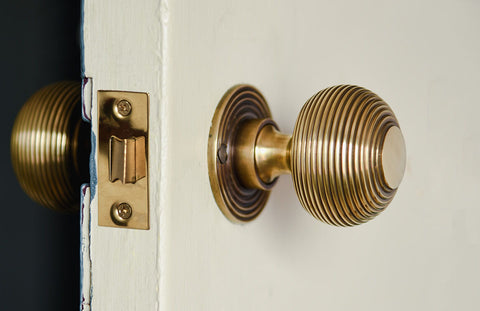 Beehive door knob on door with mortice latch