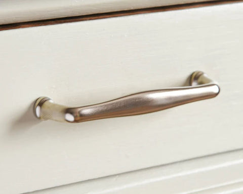 Satin nickel elegance pull handle