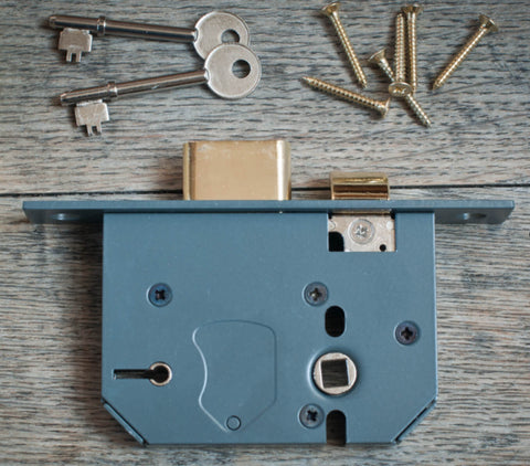 Sash lock seen with its parts, keys and screws