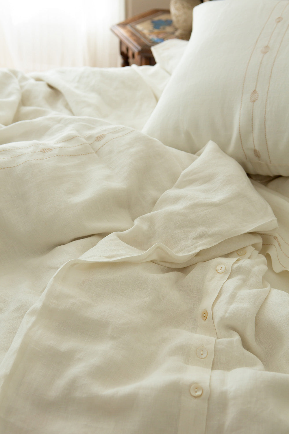 Totem Hand-embroidered Duvet Cover In Off White Linen