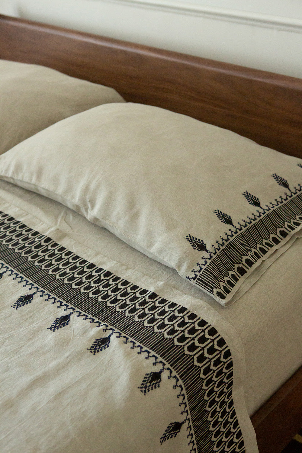 Temple Pillowcases In Embroidered Natural Linen