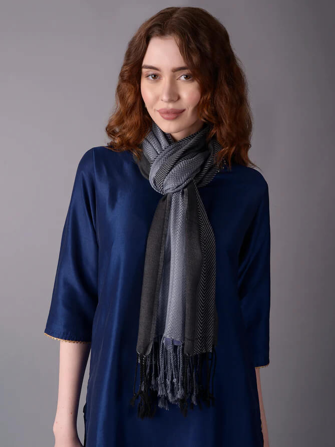 grey printed stole