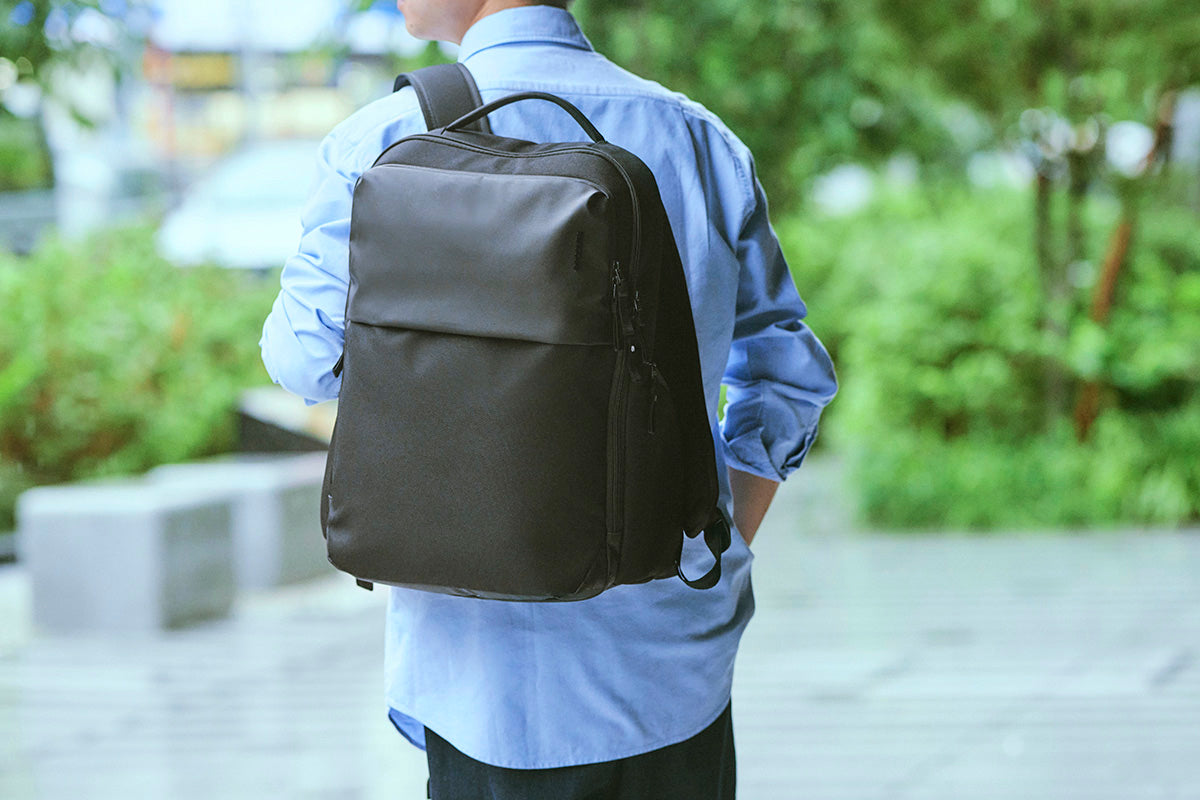 【新品未使用】incase  A.R.C. Daypack -Navy-