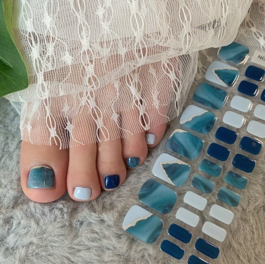 baby blue toenails