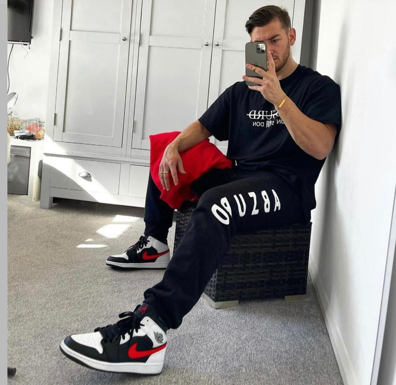 chile red jordan 1 outfit