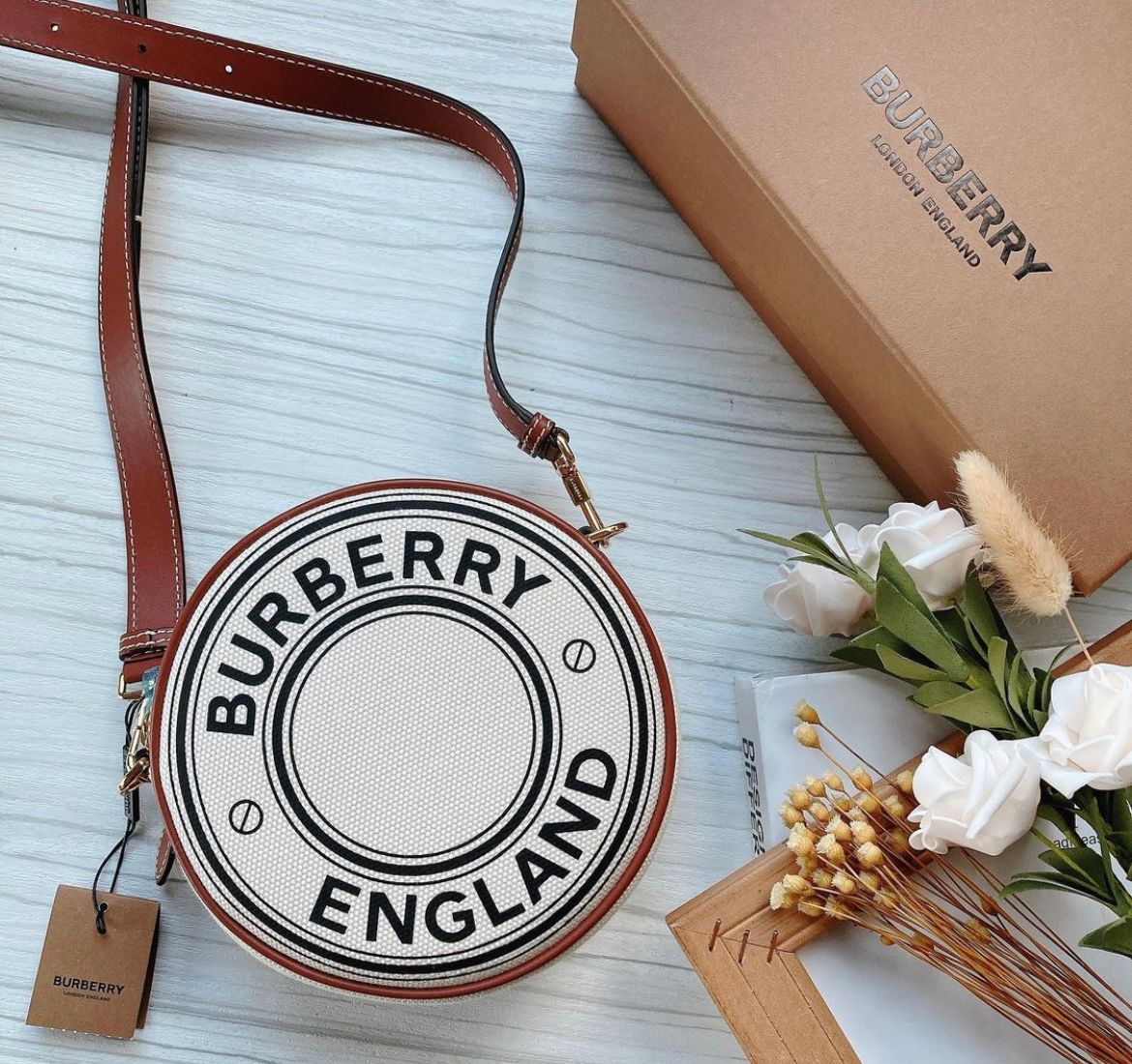 Burberry Louise Round Sling Bag – Lebrouges