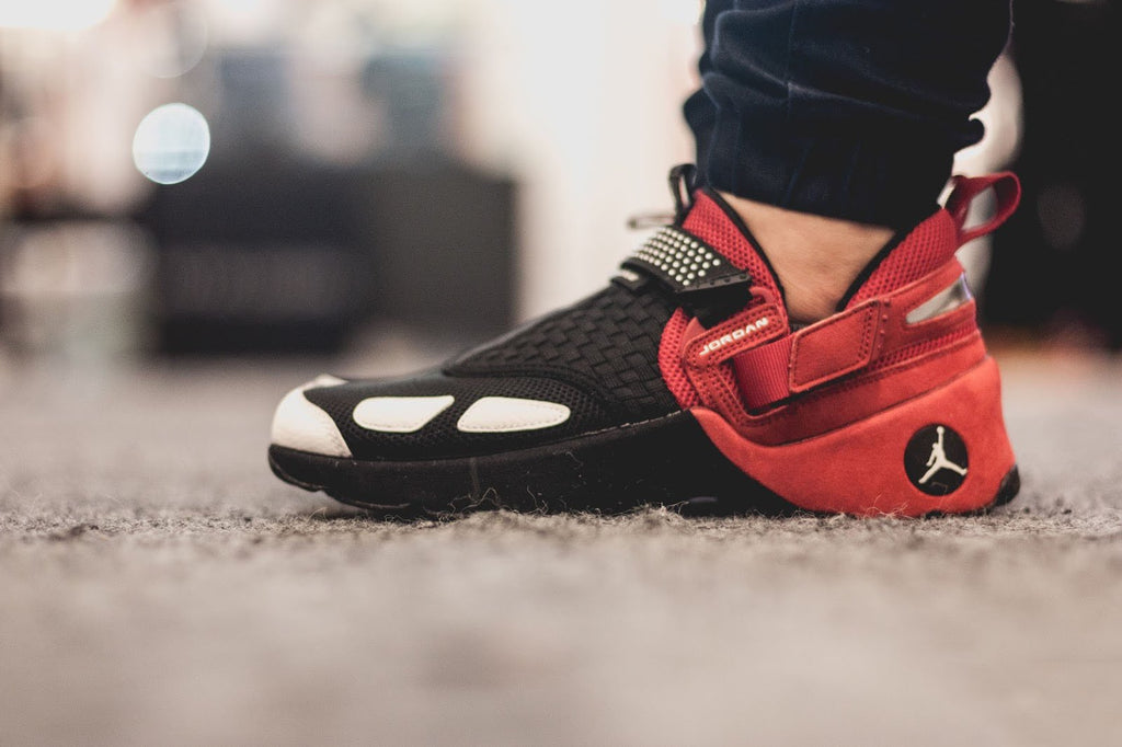 jordan trunner red and black