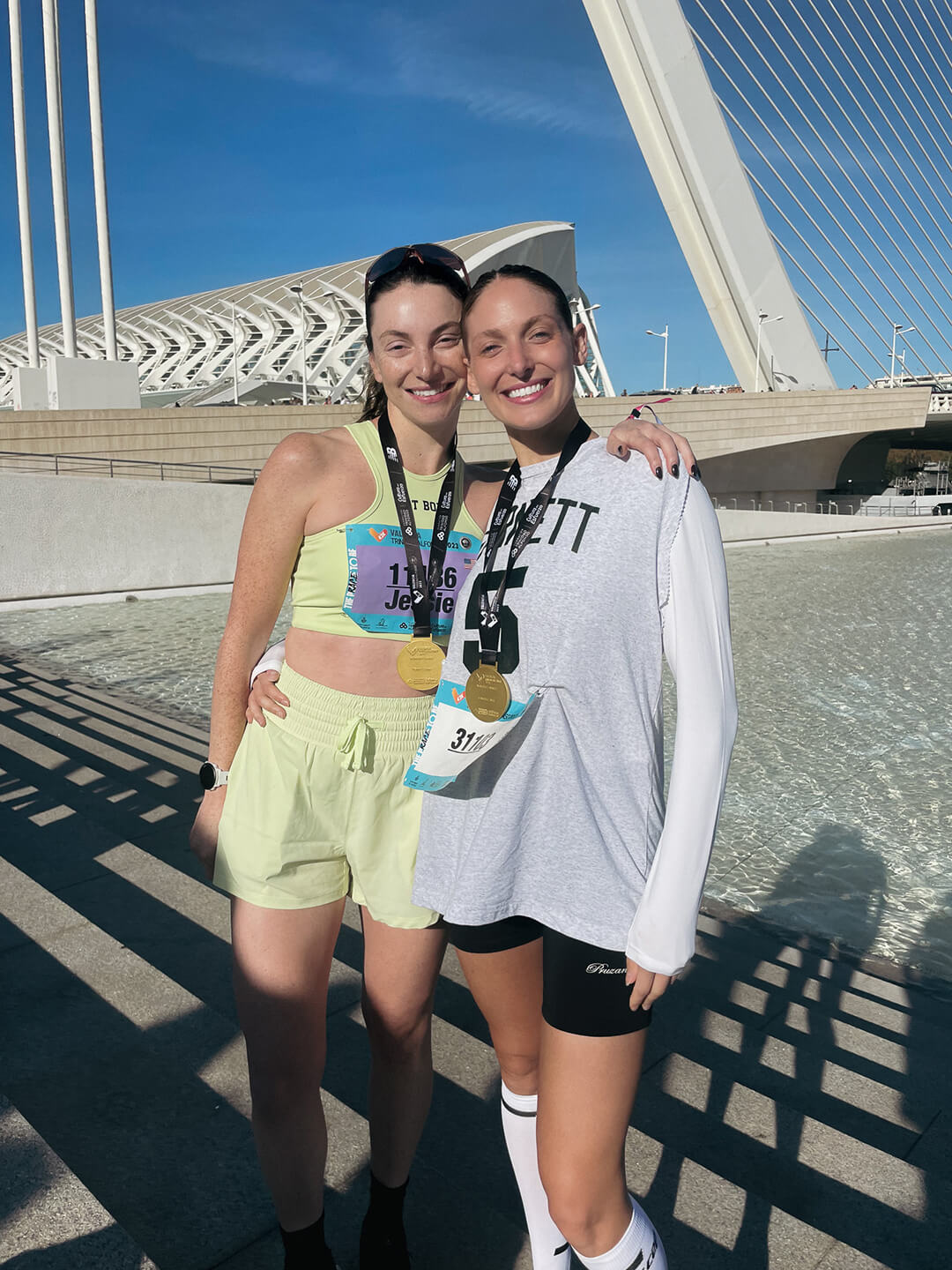 Pruzan founders Jessie and Lexy at Valencia Marathon