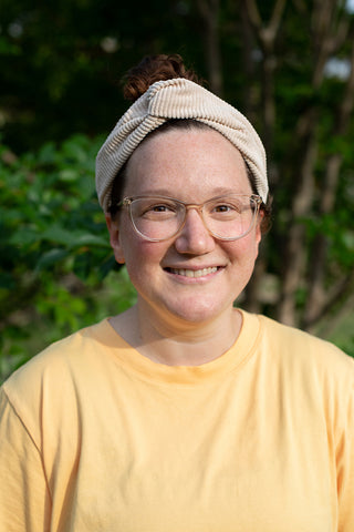 woman with a yellow tshirt