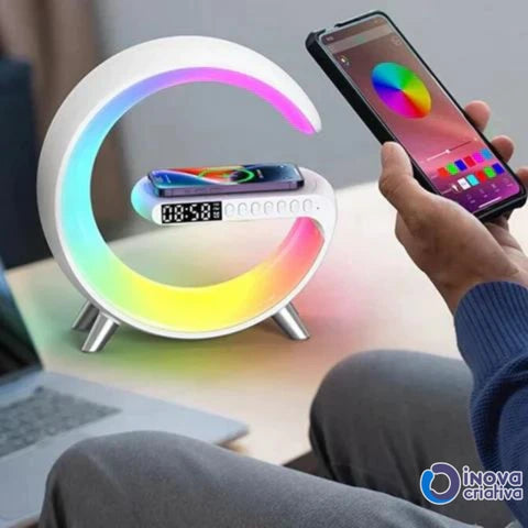 Caixa de som e luminária multifuncional e smart - LumiColor - é uma caixa de som com luminária em LED com carregador por indução