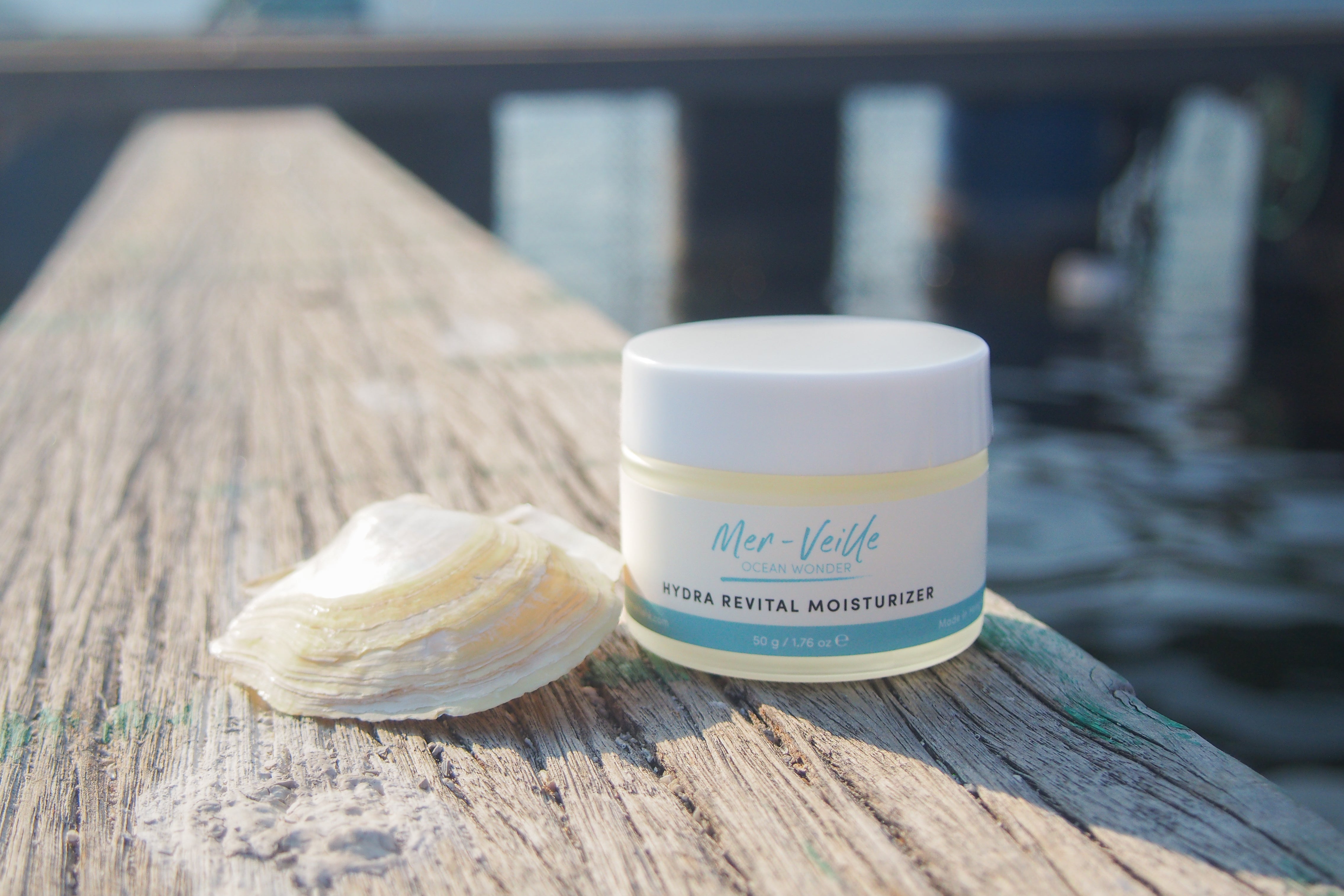Mer-Veille cooperates with Sai Kung Sham Wan cultured fish steak to explore the skin care value of pearl powder. Hydra Revital Marine Repair and Radiance Cream contains mother-of-pearl essence, which helps inhibit melanin deposition, evenly brighten skin tone, and protect skin.