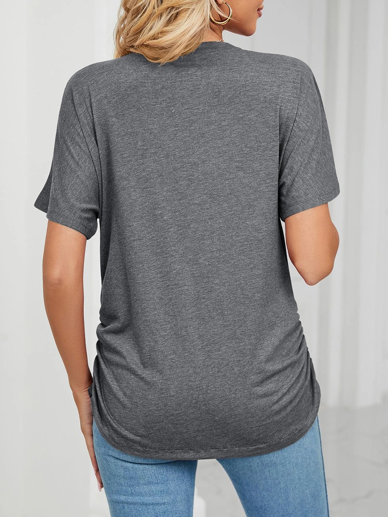 Stylish floral print casual V-neck tee with short sleeves - Image 2