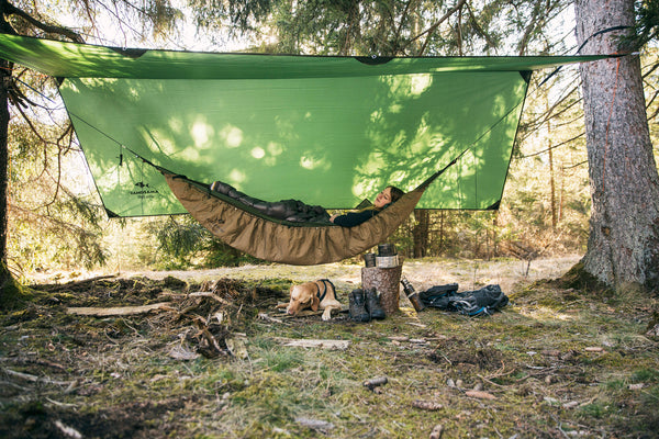 Traveller Tarp XXL used in the forest