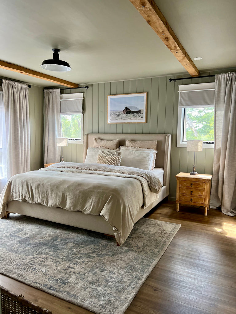 Provincial Farm Touch - bedroom with Groove Merth rug