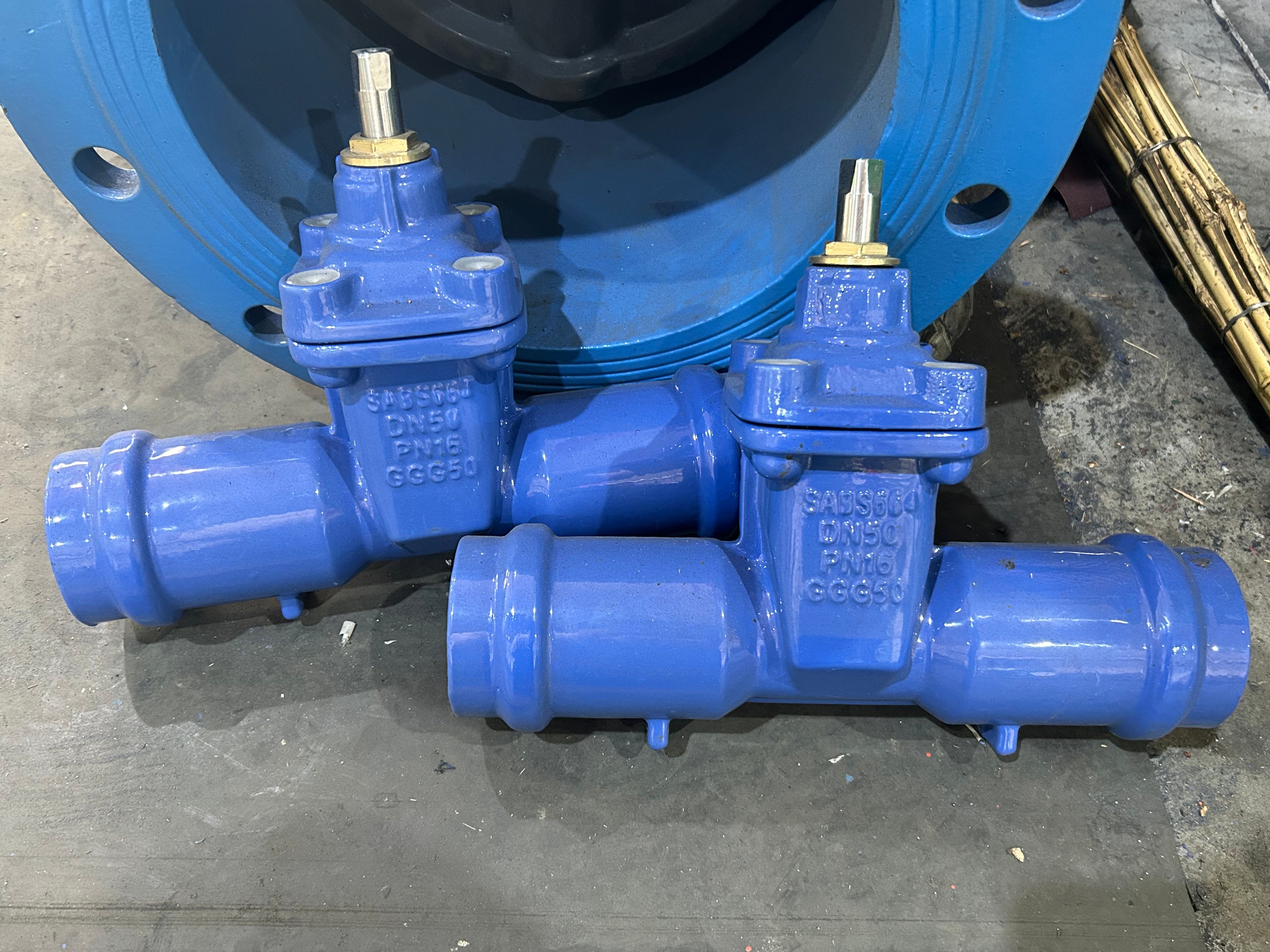 Socket Type Soft Seal Gate Valve Square Cap