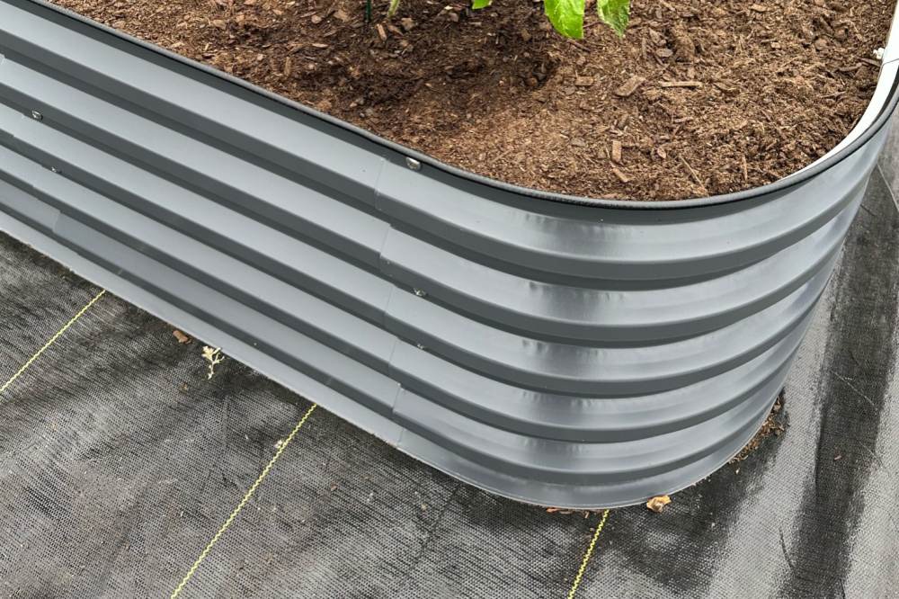 Landscape fabric liner for raised garden bed