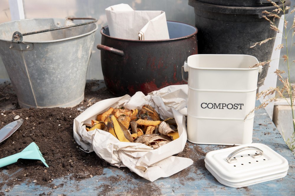 compost-bins-soils-kitchen-waste