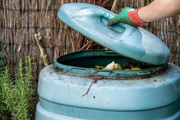 open-a-compost-bin